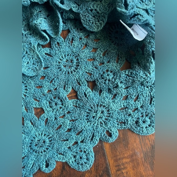 Solitaire Teal Crochet Top - Picture 7 of 10